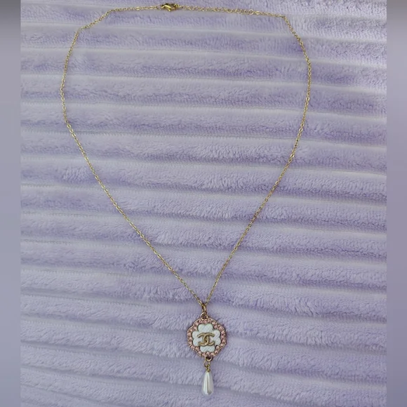 Chanel Pink/White Clover Zipper Pull Pendant/18k Gold Plated Chain. - Picture 5 of 6